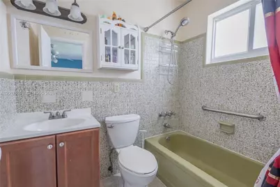 10 NW 60th Ct, Miami, FL 33126 - Photo 16