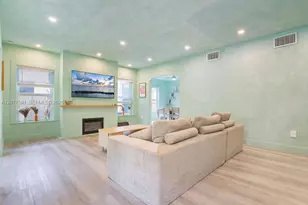 22 NE 44th St, Miami, FL 33137 - Photo 12