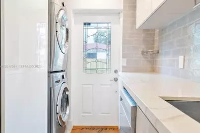 22 NE 44th St, Miami, FL 33137 - Photo 30