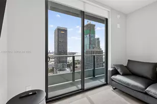 121 NE 5th St, Miami, FL 33132 - Photo 6