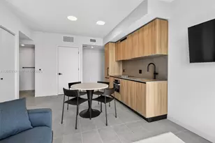121 NE 5th St, Miami, FL 33132 - Photo 8