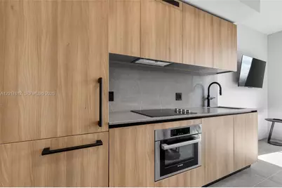 121 NE 5th St #3313, Miami, FL 33132 - Photo 4