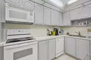 3113 S Ocean Dr, Hallandale Beach, FL 33009 - Photo 4