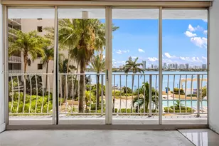 7601 E Treasure Dr, North Bay Village, FL 33141 - Photo 18