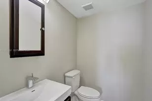 105 Lake Emerald Dr, Oakland Park, FL 33309 - Photo 12