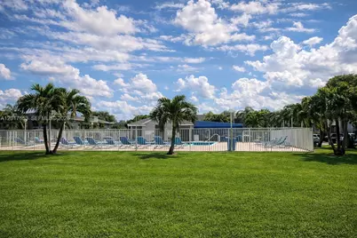 464 NE 210th Circle Ter #204, Miami, FL 33179 - Photo 6
