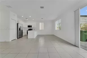 725 SE 14th Ct, Homestead, FL 33034 - Photo 2