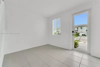 725 SE 14th Ct, Homestead, FL 33034 - Photo 4