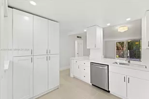 319 NE 14th Ave, Hallandale Beach, FL 33009 - Photo 2
