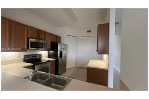 3600 Oaks Clubhouse Dr, Pompano Beach, FL 33069 - Photo 18