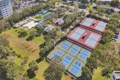 3600 Oaks Clubhouse Dr #511, Pompano Beach, FL 33069 - Photo 4