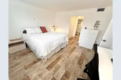 1674 Bay Rd #302, Miami Beach, FL 33139 - Photo 6