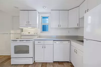 1674 Bay Rd #302, Miami Beach, FL 33139 - Photo 8