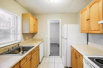 7820 SW 9th St, North Lauderdale, FL 33068 - Photo 8