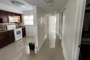 7106 NW 169th St, Hialeah, FL 33015 - Photo 6