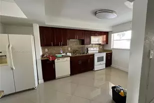 7106 NW 169th St, Hialeah, FL 33015 - Photo 4
