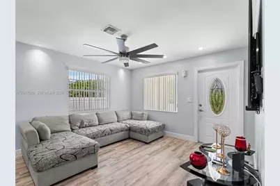 6432 Perry St, Hollywood, FL 33024 - Photo 4