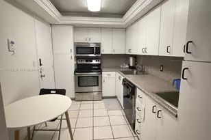 5005 Collins Ave, Miami Beach, FL 33140 - Photo 16