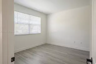 140 SW 117th Ave, Pembroke Pines, FL 33025 - Photo 6