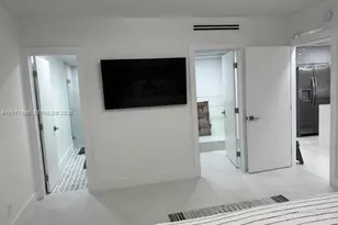 5401 Collins Ave, Miami Beach, FL 33140 - Photo 36