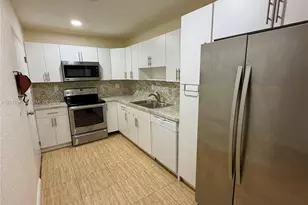 9429 SW 76th St, Miami, FL 33173 - Photo 6