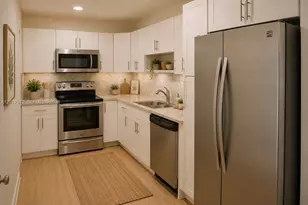 9429 SW 76th St, Miami, FL 33173 - Photo 10