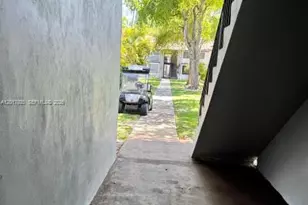 380 E Laurel Dr, Margate, FL 33063 - Photo 4