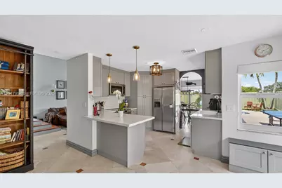 2940 NW 99th Pl, Doral, FL 33172 - Photo 8