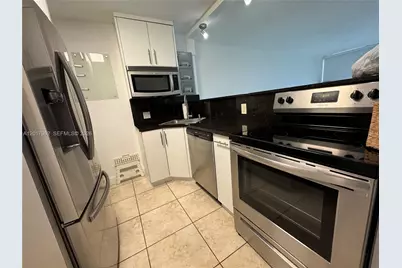 100 Bayview Dr #309, Sunny Isles Beach, FL 33160 - Photo 10