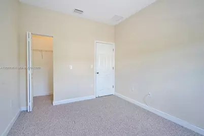 1048 NE 208th St, Miami, FL 33179 - Photo 14