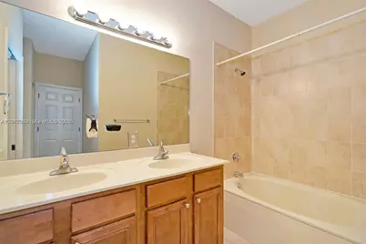 1048 NE 208th St, Miami, FL 33179 - Photo 12