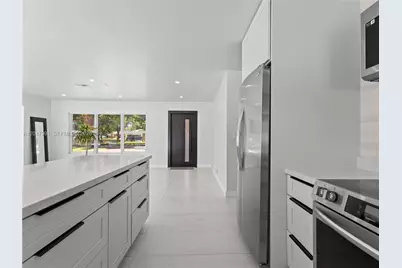 421 S 56th Ter, Hollywood, FL 33023 - Photo 8