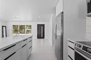 421 S 56th Terrace, Hollywood, FL 33023 - Photo 8