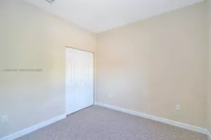 1048 NE 208th St, Miami, FL 33179 - Photo 16