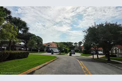16850 Crestview Ln #0, Weston, FL 33326 - Photo 30