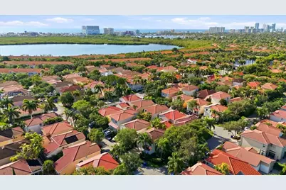 1135 Oysterwood St, Hollywood, FL 33019 - Photo 2