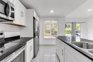 25936 SW 139th Path, Homestead, FL 33032 - Photo 10