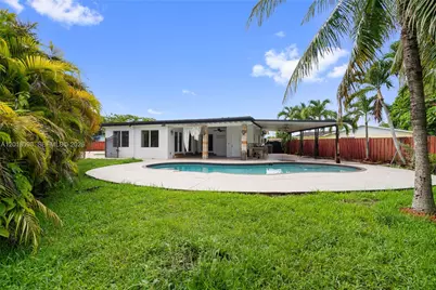 13611 SW 77th St, Miami, FL 33183 - Photo 6