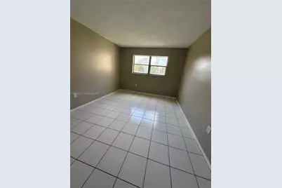 8060 N Sunrise Lakes Dr #105, Sunrise, FL 33322 - Photo 6