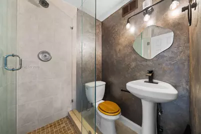 1000 Parkview Dr #1025, Hallandale Beach, FL 33009 - Photo 18