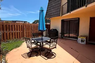 192 Springdale Cir, Palm Springs, FL 33461 - Photo 2