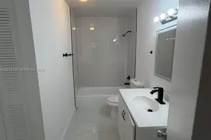 7160 NW 179th St, Hialeah, FL 33015 - Photo 18