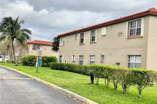 365 SW 86th Ave, Pembroke Pines, FL 33025 - Photo 8