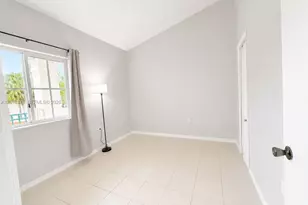 2151 NW 77th Way, Pembroke Pines, FL 33024 - Photo 10