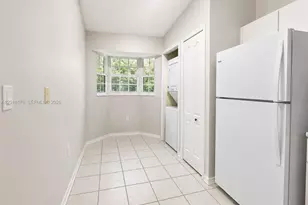 2151 NW 77th Way, Pembroke Pines, FL 33024 - Photo 16
