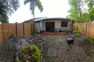 10908 SW 72nd St, Miami, FL 33173 - Photo 4