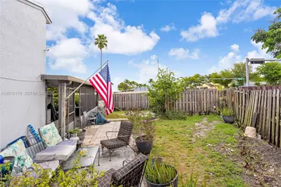 19903 NW 67th Ct, Hialeah, FL 33015 - Photo 24
