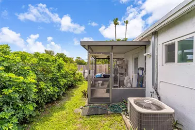19903 NW 67th Ct, Hialeah, FL 33015 - Photo 24