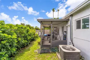19903 NW 67th Ct, Hialeah, FL 33015 - Photo 24