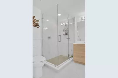 16385 Biscayne Blvd #2101, North Miami Beach, FL 33160 - Photo 22